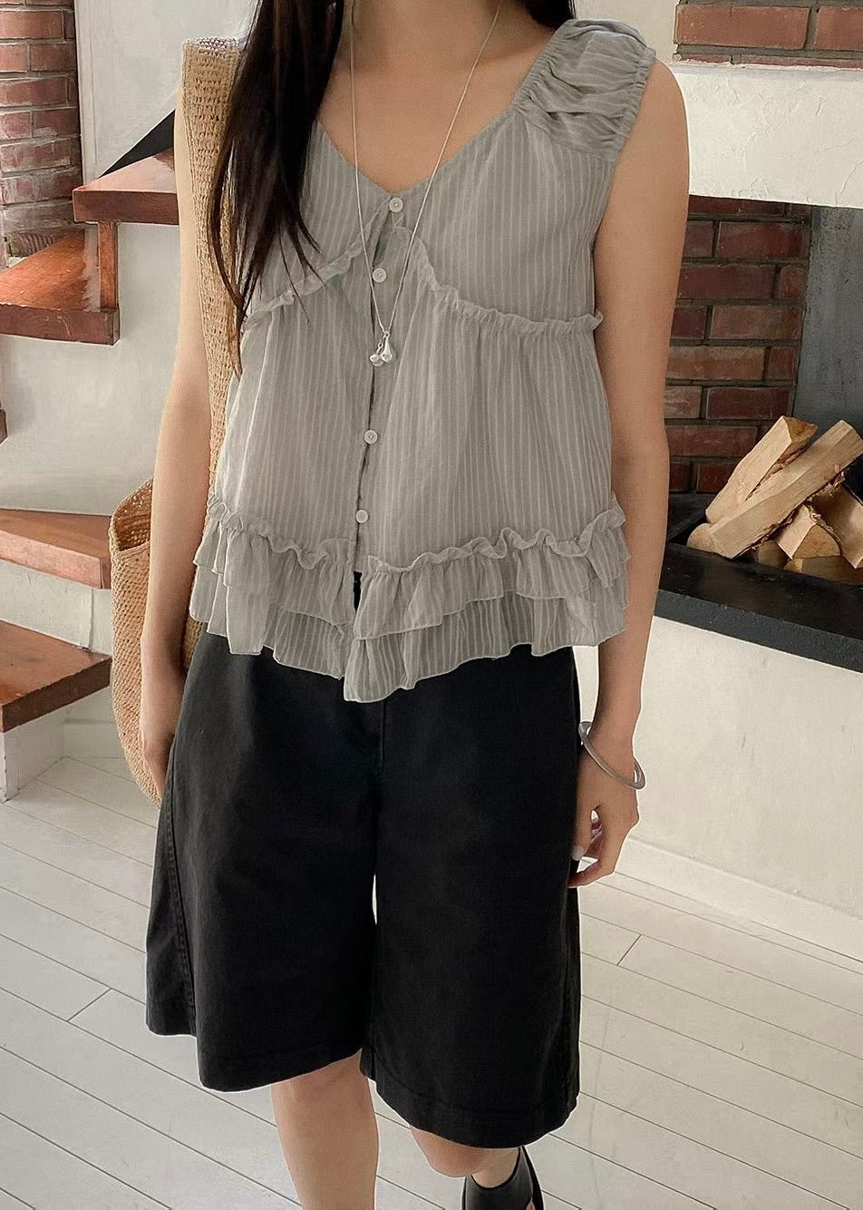 charlotte top ๐ must buy!!