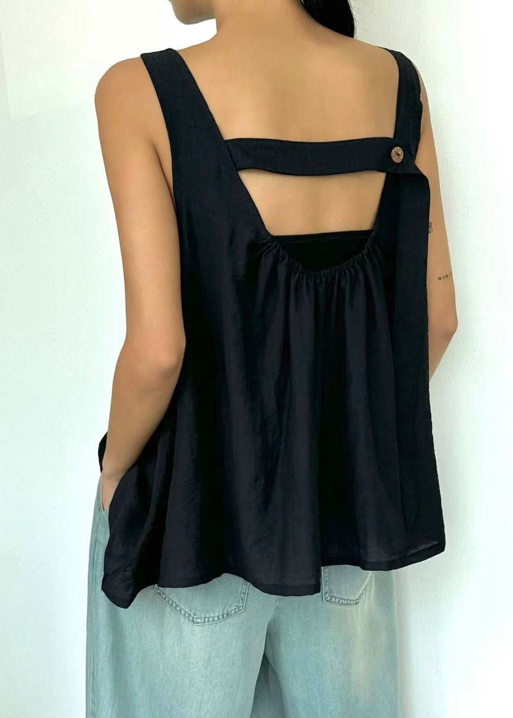 lia vest
