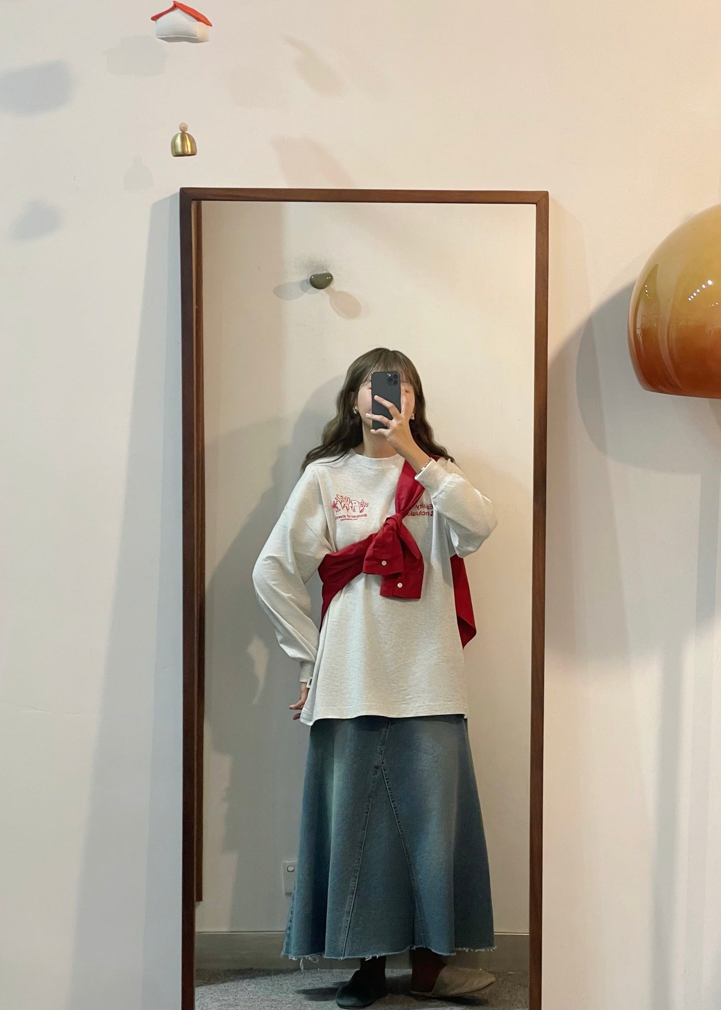 lora tee