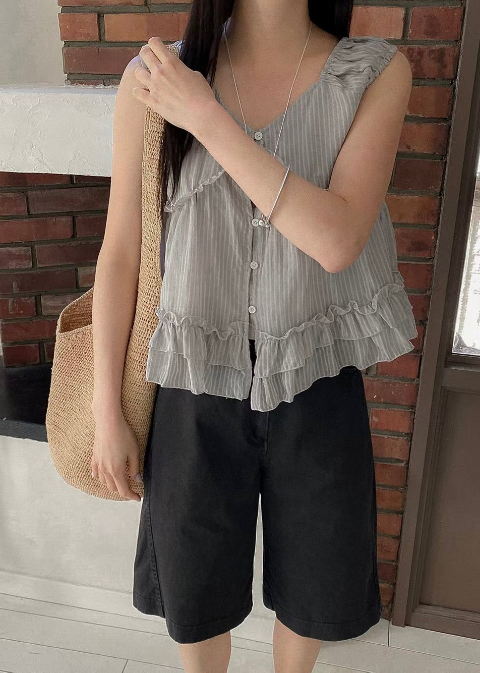 charlotte top 🎐 must buy!!