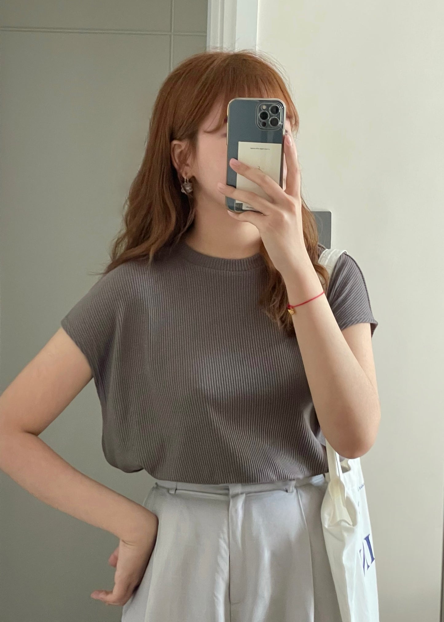 must buyの french sleeve top