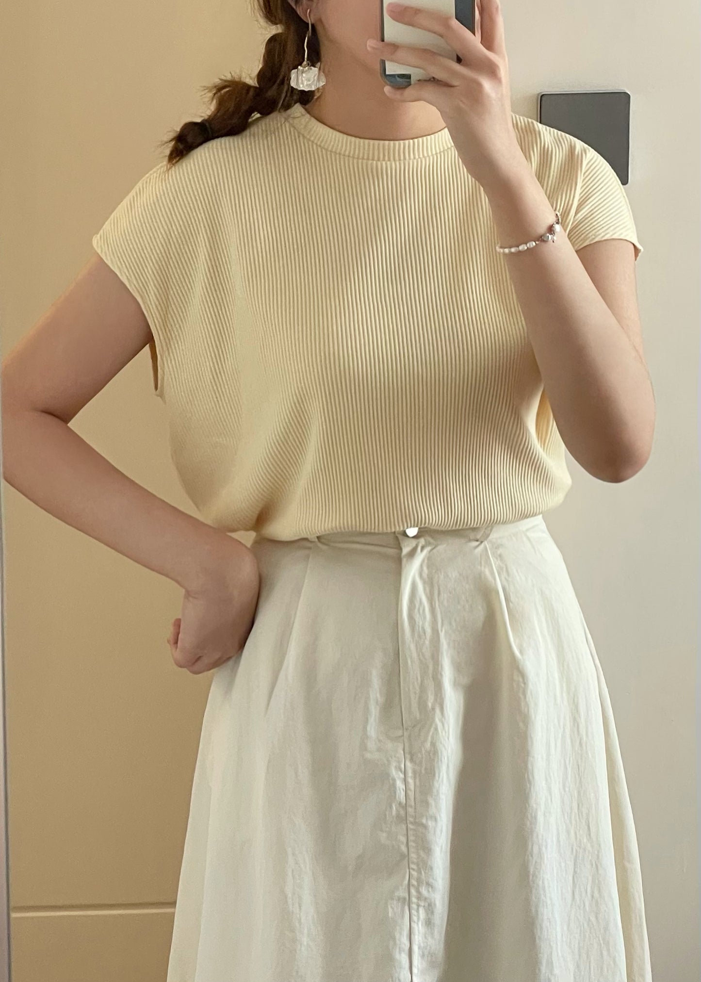must buyの french sleeve top